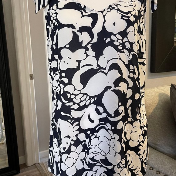 Cabi #5732 Shoulder Tie Top - Picture 4 of 6